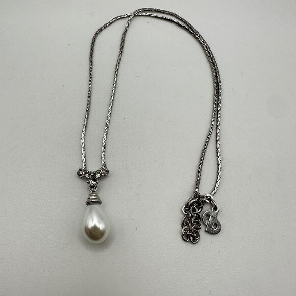 Vintage Christian Dior Faux Pearl and rhinestone drop necklace in silver tone! - Picture 11 of 16